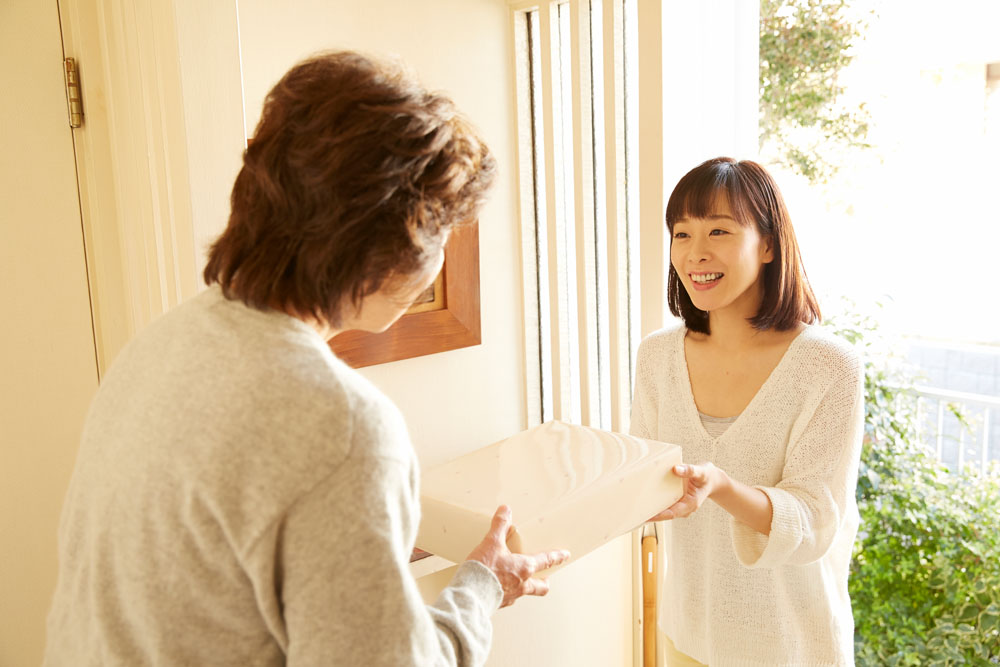 お年賀とは新年最初のご挨拶で渡す贈り物！正しいマナーを詳しく解説内祝い・お返しギフトならPIARY ピアリー