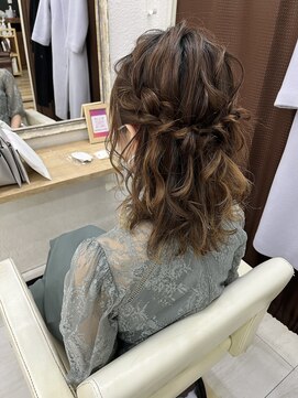40代 ショートヘア 結婚式のお呼ばれにおすすめな髪型！上品で清楚なヘアアレンジ9選 - classy wig