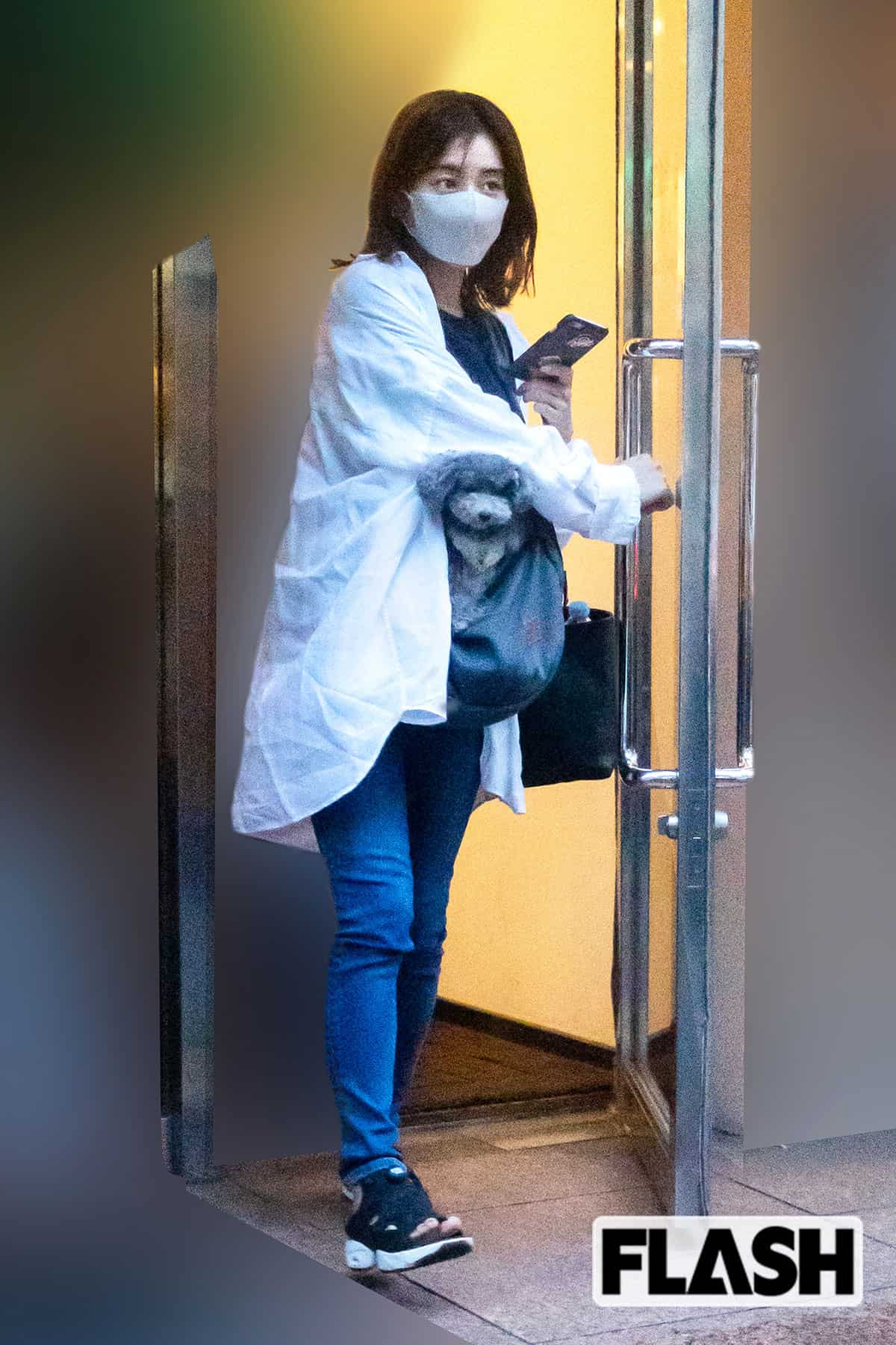 田中みな実ちゃん🧡と 寝起きのアレックス💛 . みな実ちゃんが席を外してる間 私の腕の中でお利口さんにママを待つリックくん✨めちゃくちゃ可愛いかった🐶 . みな実ちゃんは 皆んなに分け隔てなく 心遣いの出来る素敵な女性🧡💛 田中みな実ナチュラル美人