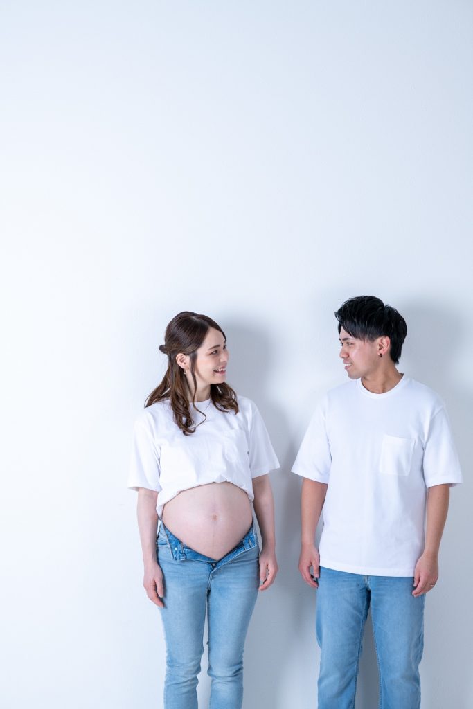 マタニティフォトの人気演出！ベリーペイントで安産祈願のおまじない