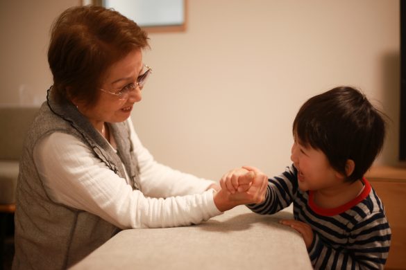 おばあちゃんっ子のイラスト素材 - PIXTA