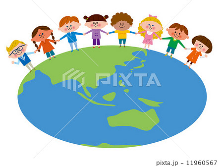 仲良く手を繋ぐ子どもたち 10154000059 の写真・イラスト素材アマナイメージズ