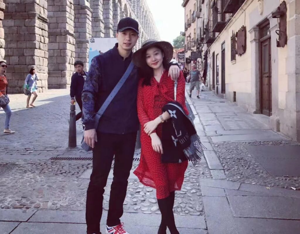 石川佳純、黒ノースリーブ姿で新婚・平野早矢香さんと２ショット「めちゃ可愛い」「美人」 - スポーツ報知