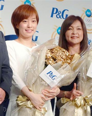 写真 石川佳純、母親との幼少期写真に反響「ママも美人さんですね」 - エンタメ - ニュース クランクイン