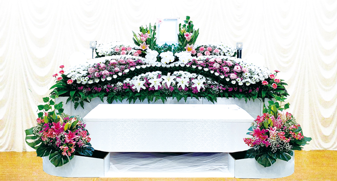 家族葬で選ばれる祭壇とは？種類や特徴、準備のポイントを解説 実例付き