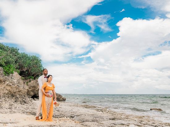 海辺でのマタニティフォトにおすすめの場所は？撮影時の注意点も解説おすすめの写真スタジオが見つかる写真館アワード