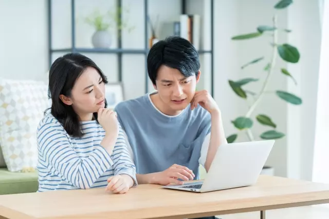 引越しと出産の報告はがきは出産前と出産後で違う？年賀状でも