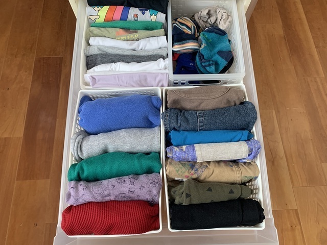 サイズアウトと出番待ち子ども服の整理収納: 片付けたくなる部屋づくり