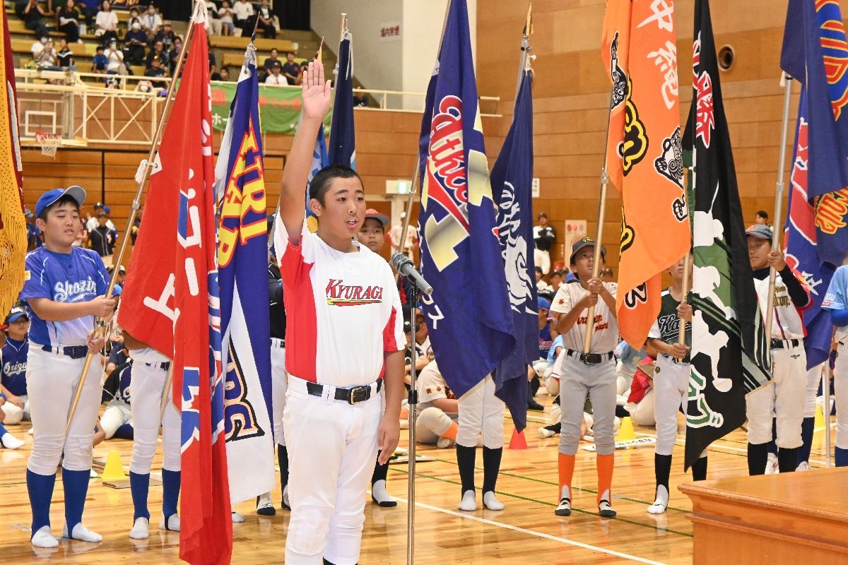 朝の水やり。 8時でも30℃ぐらいまで気温が上がりますね☀️ ⁡ 水やり中のキレイな虹をパシャリ🌈 ⁡山口市山口県山口市菜香亭菜香亭旧料亭旧料亭菜香亭観光見学虹改修工事水やり日本庭園