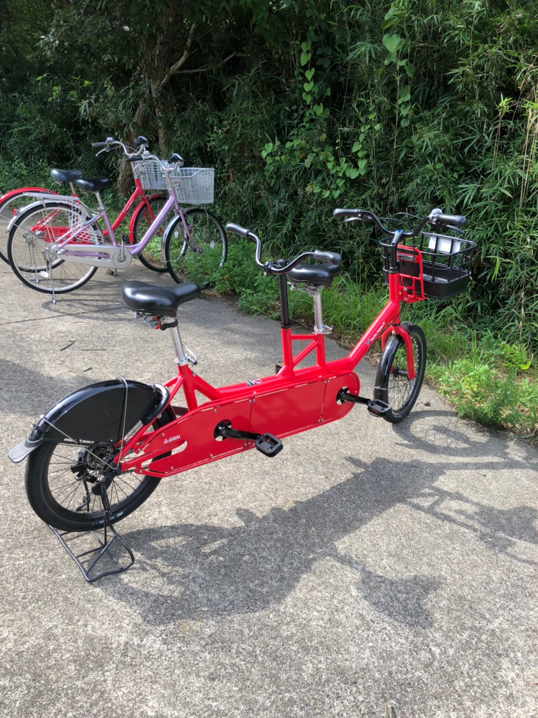 2人乗りしてて大怪我したことがあるので、恋愛ドラマでこういうシーン見る度につらい「タイヤに足や靴が巻き込まれた」 - Togetter