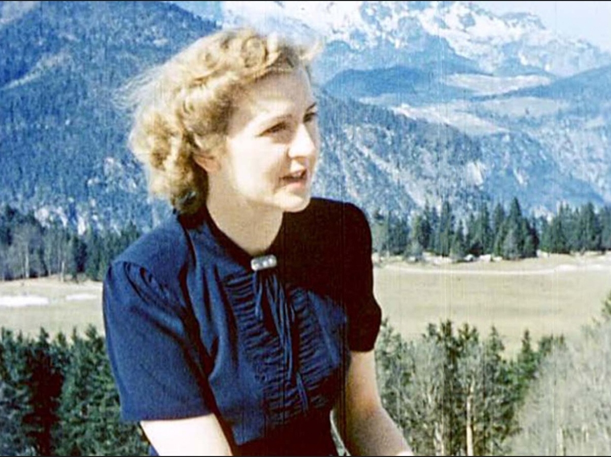 開戦の日」関連から ヒトラーの恋物語 ”チャペルル” エヴァ ブラウン : 写真機持って街歩き、クラシックカメラとレンズを伴に