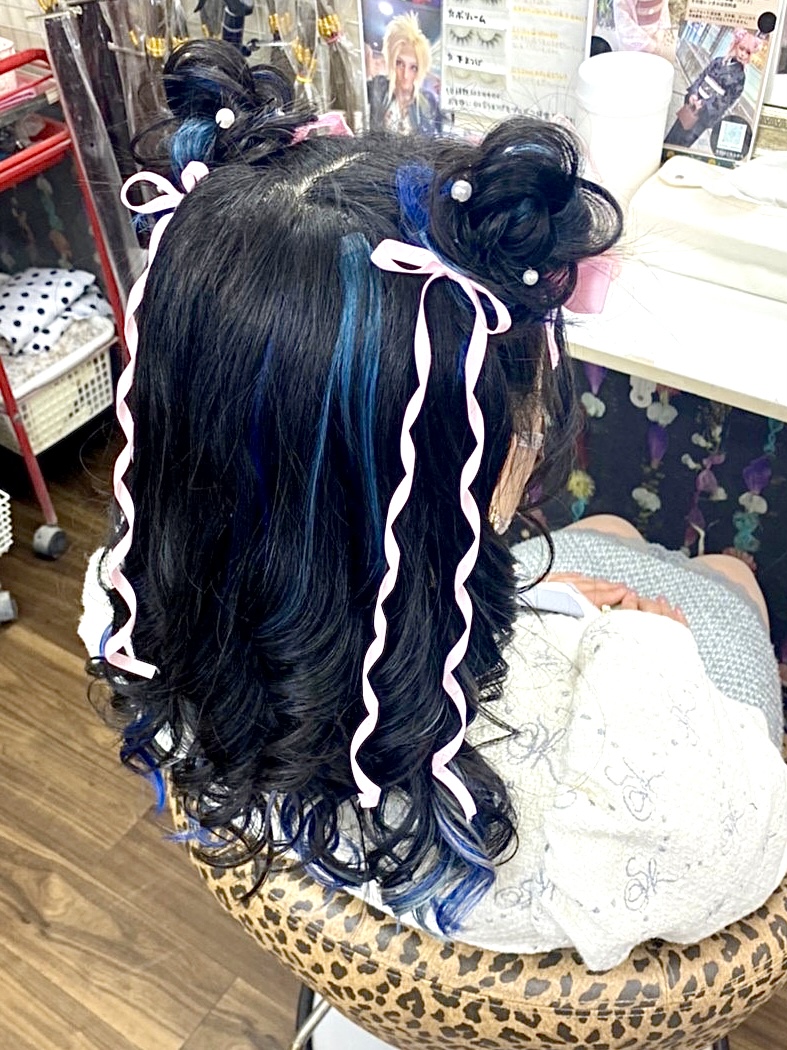 三つ編みで作るキュートさがピカイチのツインお団子ヘアレシピ 頭美人