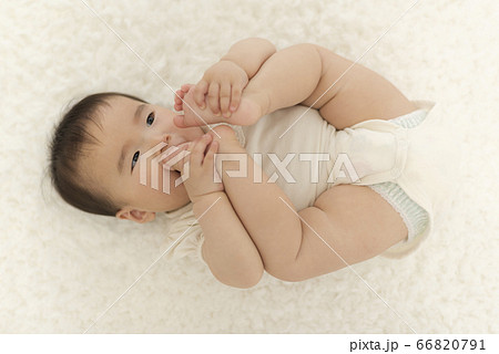 新生児の足の親指の写真・画像素材-Snapmart スナップマート