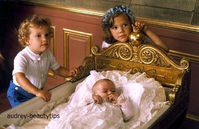 スウェーデンのカール・フィリップ王子＆ソフィア妃、第3子の写真を公開 名前も発表カルチャーELLEエル デジタル