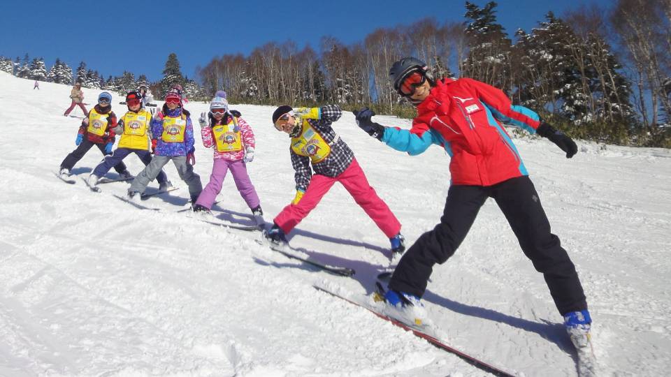 子供のスキーデビューで困らない為に、デビューは何歳？準備するもの？体験談からお答えします！ - PlantesSucculentesの雑記