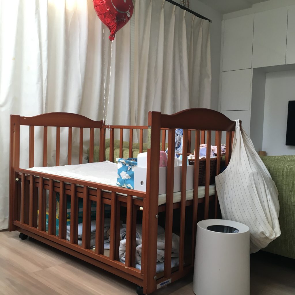 ベビーベッドは立派な収納場所！おしゃれで便利に片づくアイテムも紹介2ページ