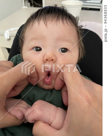 医師監修 赤ちゃんが笑う「新生児微笑」とは？ベビーカレンダ