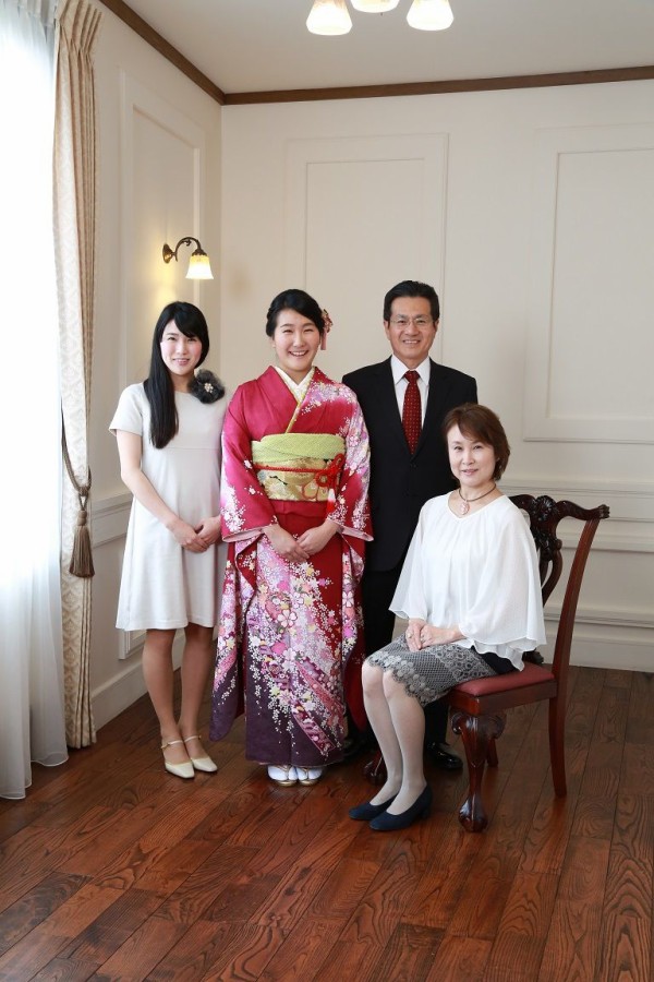 成人式 前撮りで家族写真！一生残る思い出♪ 静岡市 静岡インター店スタッフブログ静岡・浜松で成人式の振袖レンタル・前撮りならアニバーサリースタジオガーネット
