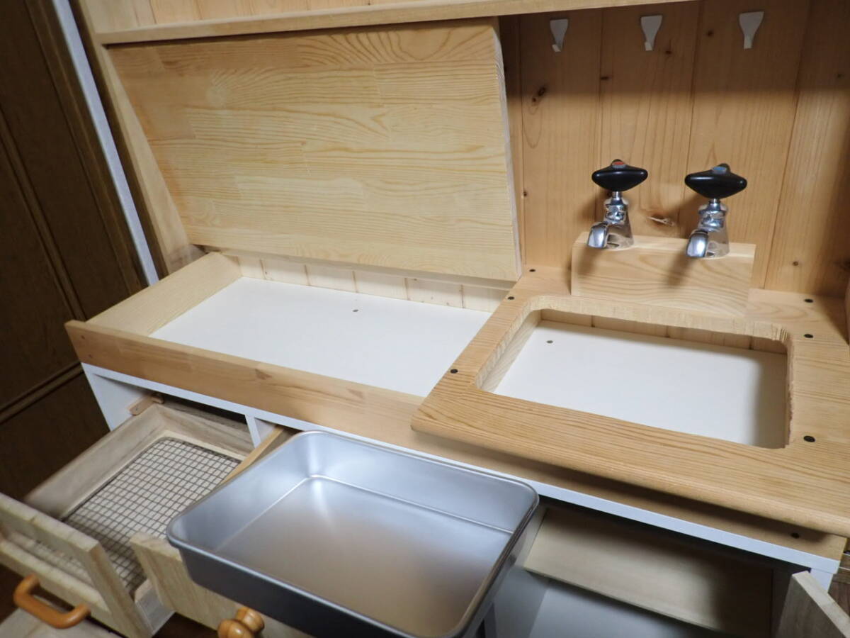 カラーボックスでままごとキッチンミイのミシン部屋