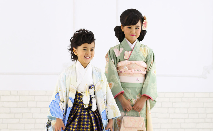 成人式の前撮りで家族写真を撮りたい！両親・兄弟・姉妹の適した服装をご紹介成人式の振袖レンタル・着物レンタル・卒業袴レンタルなら成人式 サロンKiRARA