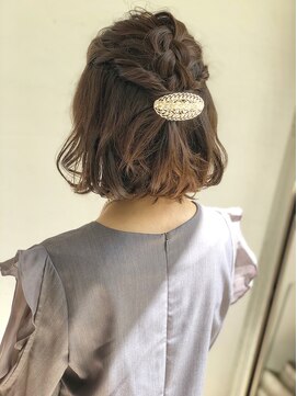 ショートヘア向け結婚式のお呼ばれヘア。気になるスタイルマナーとセルフアレンジ速習法ホットペッパービューティーマガジン