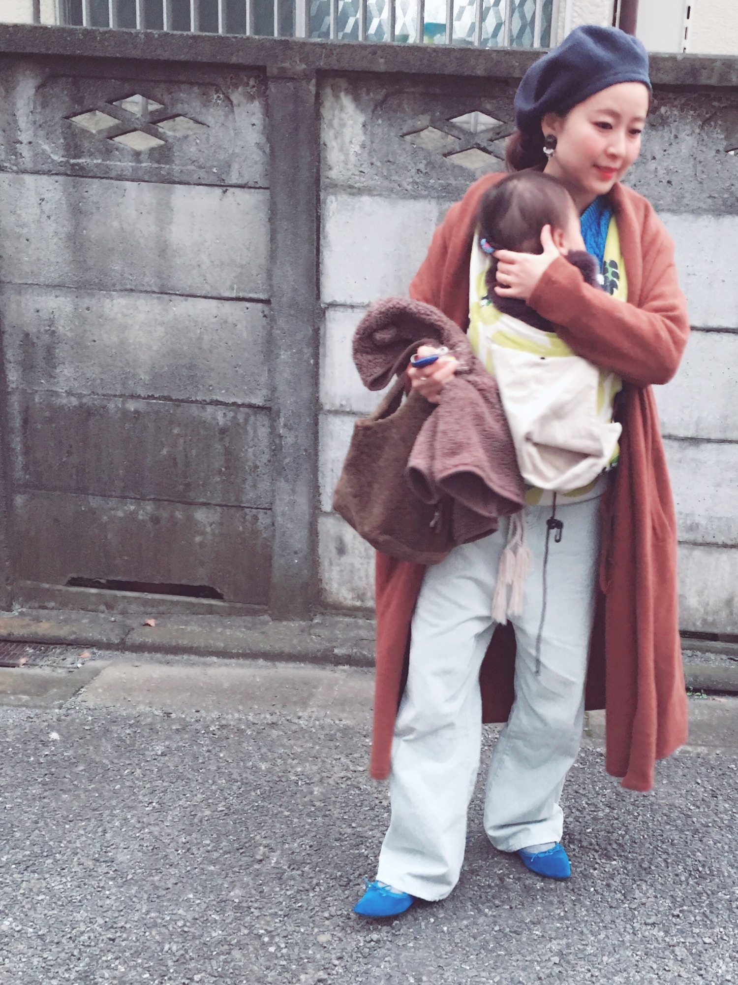 抱っこ紐ママの 今どきアウターコーデ9選 着膨れない“ショート丈”が正解！VERY