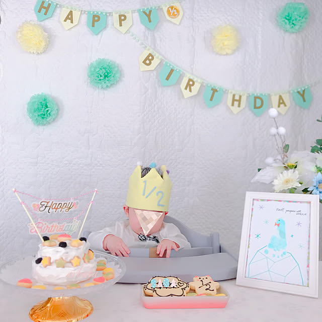 男の子のハーフバースデーの飾り付けや衣装、プレゼントはどうする