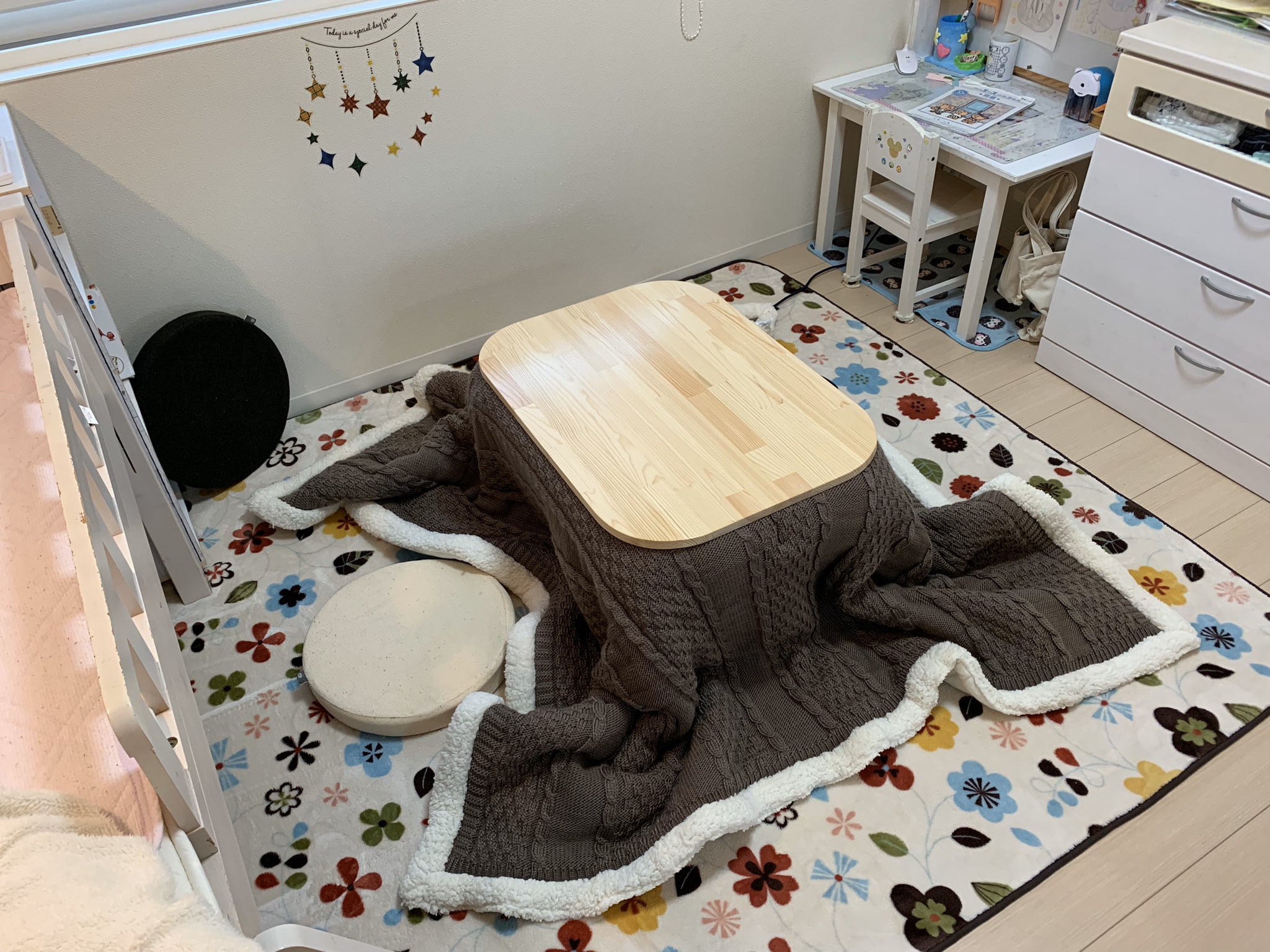 素敵なローインテリア。おしゃれな「こたつリビング」をつくるヒントキナリノ