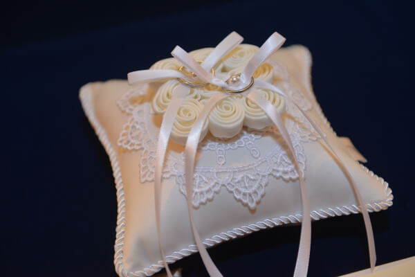 リングピローとは？用意する方法やおすすめのデザインRingraph リングラフ