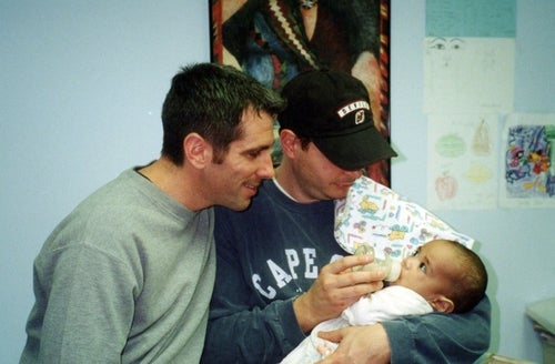 米ジョージア州のゲイカップル、養子縁組した息子２人に性的虐待をしていたことが発覚 さらに児童ポルノの撮影に利用するなど重罪で起訴される有罪となれば終身刑の可能性も - tvgroove