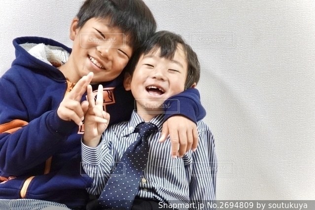 Amazon.co.jp: 幼い子供が世界に衝撃‼: 子供の力、侮ることなかれビックリニュース電子書籍: コリントン劇場: Kindleストア