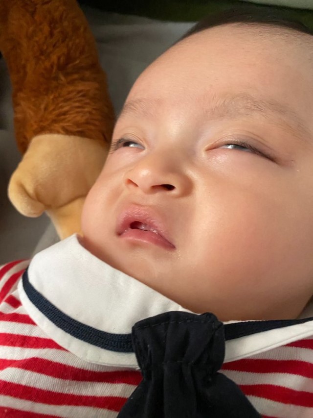 新生児からできる赤ちゃんおもしろ写真アイデア元にゃーごの育児生活