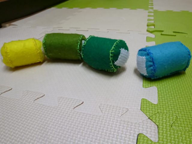 ０歳１歳赤ちゃん手作りおもちゃはラップの芯で – こども工作レシピ