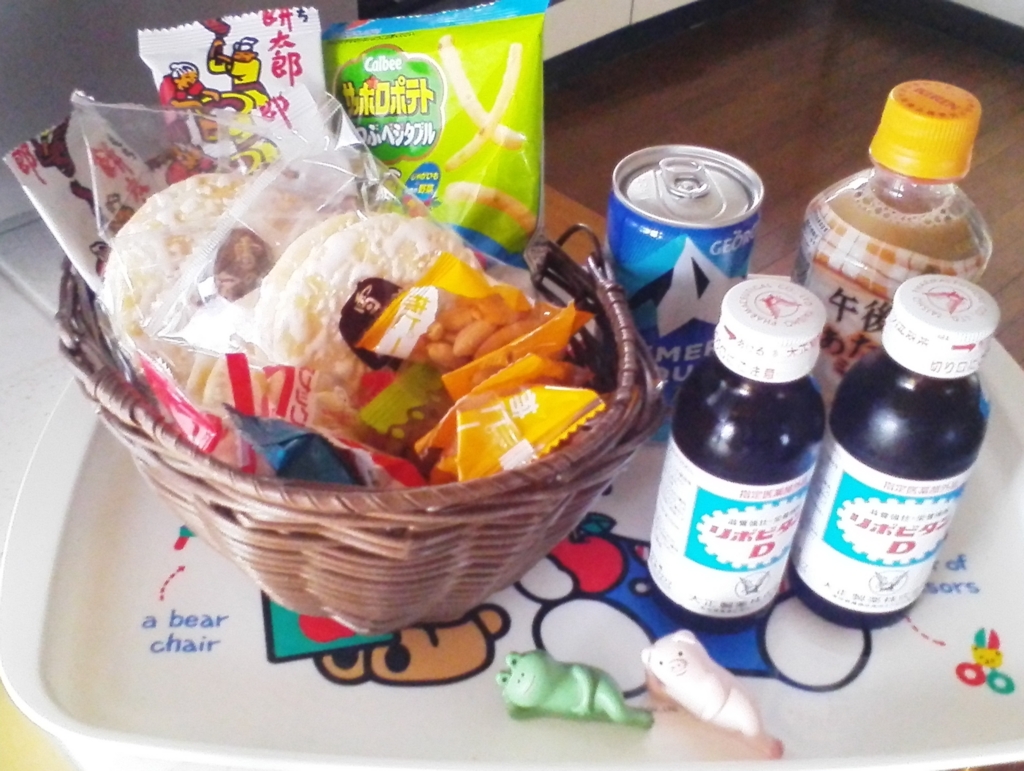 まぁそうゆう日も多々😌💗 型枠大工 型枠大工の日常大阪 堺 型枠大工カッコイイ 職人 職人の日常 現場 建設会社 仕事風景 高卒 休憩中 休憩タイム 差し入れ