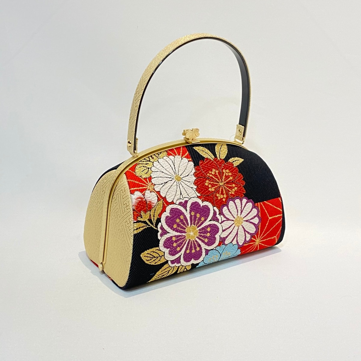 卒業式に袴を着るときのバッグは何が良い？コーデに合った選び方と持ち物をご紹介！お役立ち情報 卒業袴 マイム