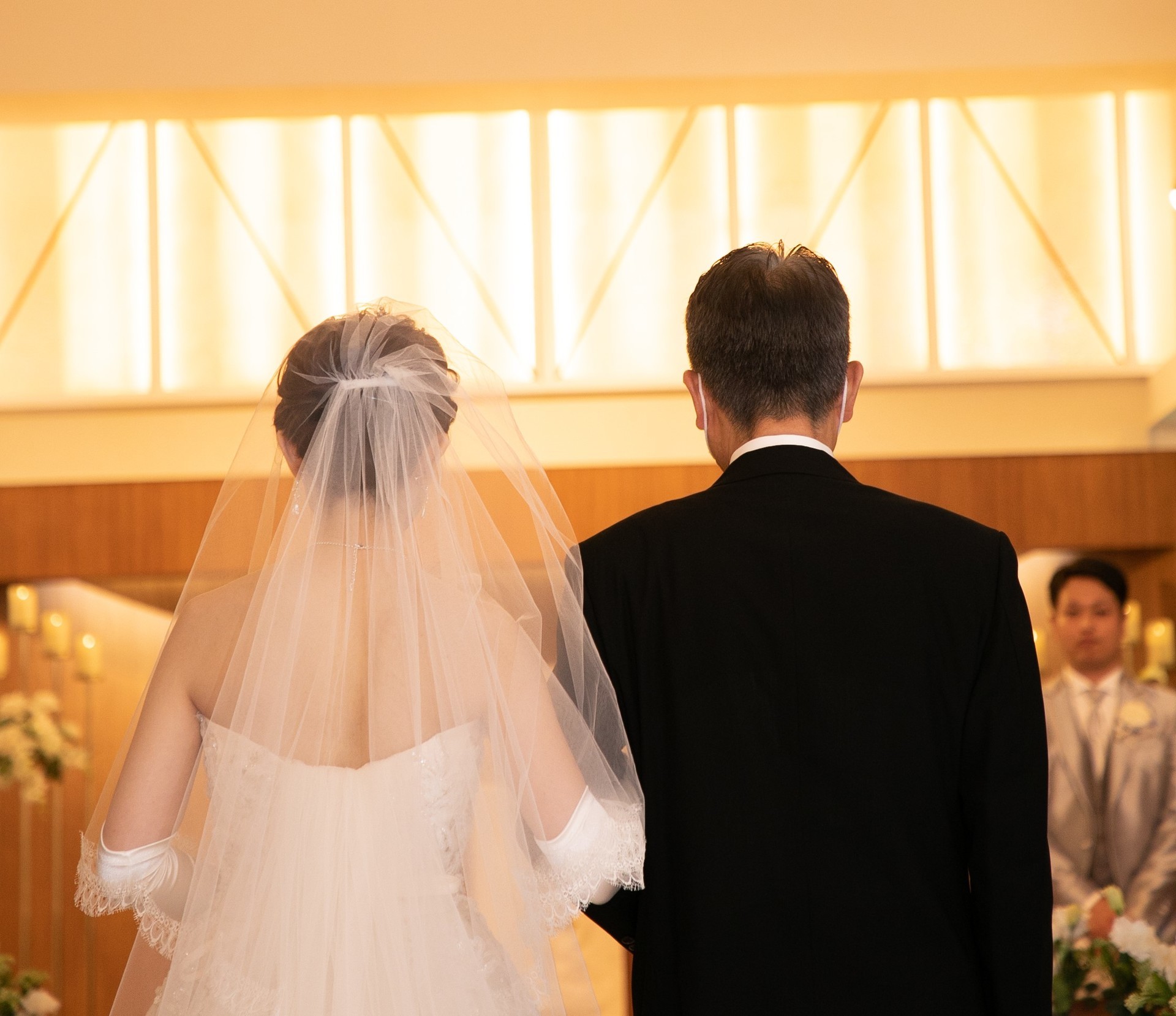 バージンロード」は誰と歩く？ 由来と意味、歩き方まですべて解説！ゼクシィ