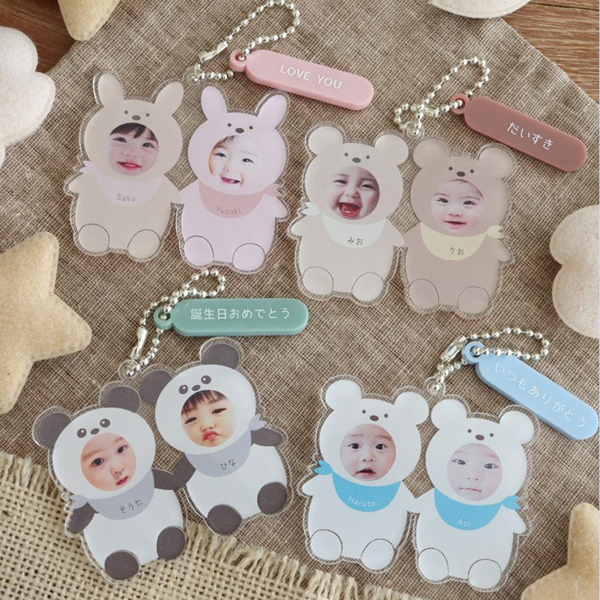 羽田空港 公式アカウント子供から大人まで幅広い人気のスヌーピーより、羽田空港限定デザインのキーホルダーが登場！！パイロット姿のスヌーピーや飛行機に乗って一緒に旅をする仲間たちが可愛いですよね♪鍵や鞄に付けて、旅行気分を盛り上げよう！＜商品情報