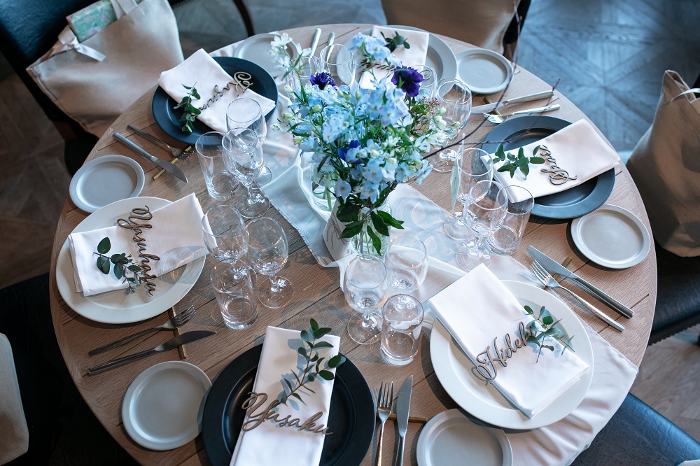 今旬！”ミニマル装花”のテーブルコーデ、どう作る？ 実例付き解説 ゼクシィ