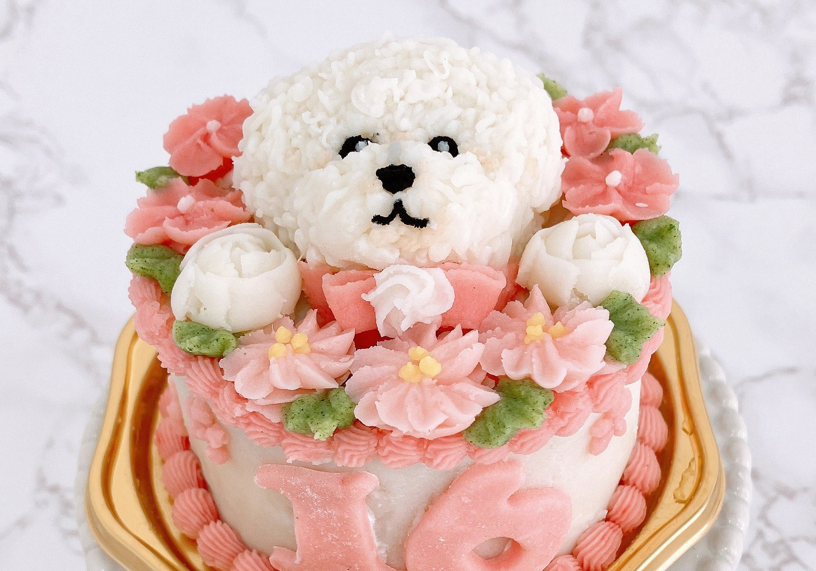 愛犬ショコラ3歳の誕生日を祝して一年に一度の「犬用バースデーケーキ」をペロリ！lade