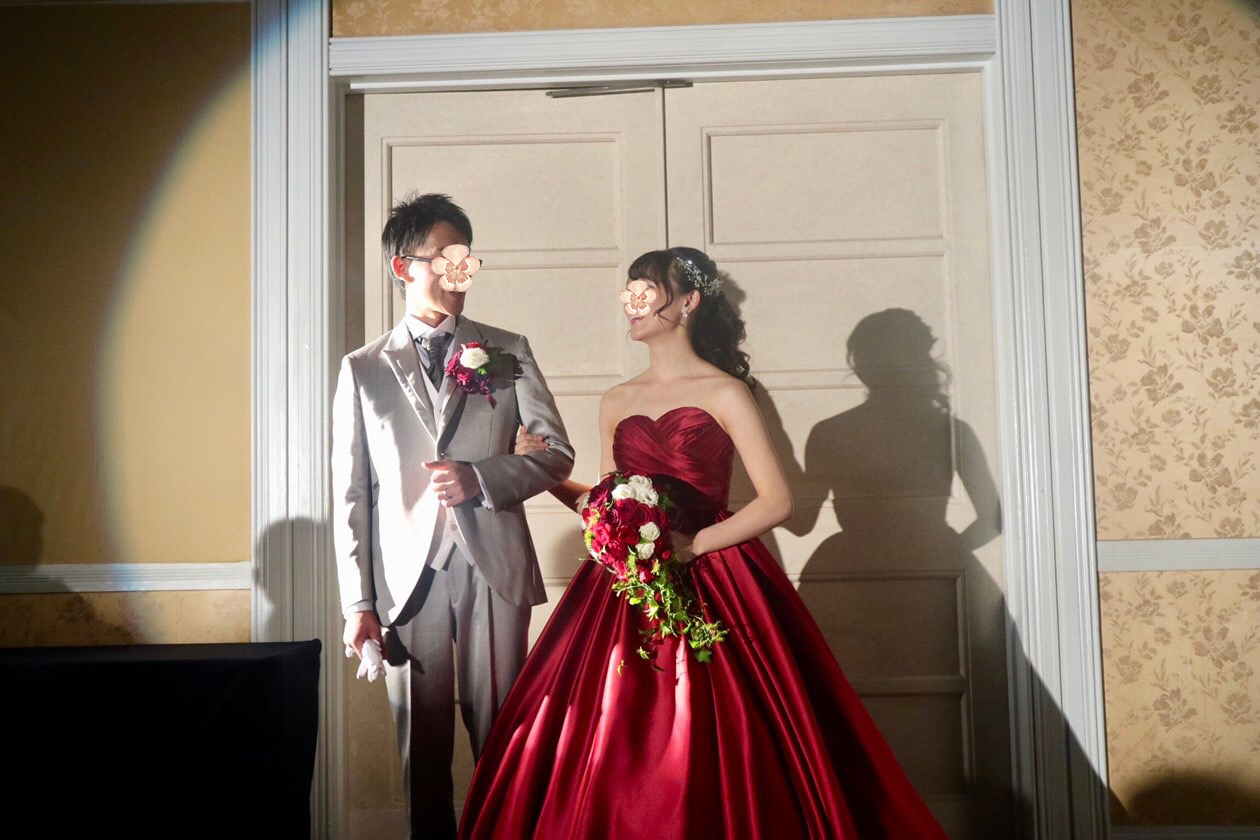 新郎もこだわってかっこよく！「お色直しタキシード」のトレンド紹介