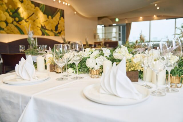 本物の教会で、フォトウェディング - ローズガーデンクライスト教会 公式 北海道札幌の結婚式場