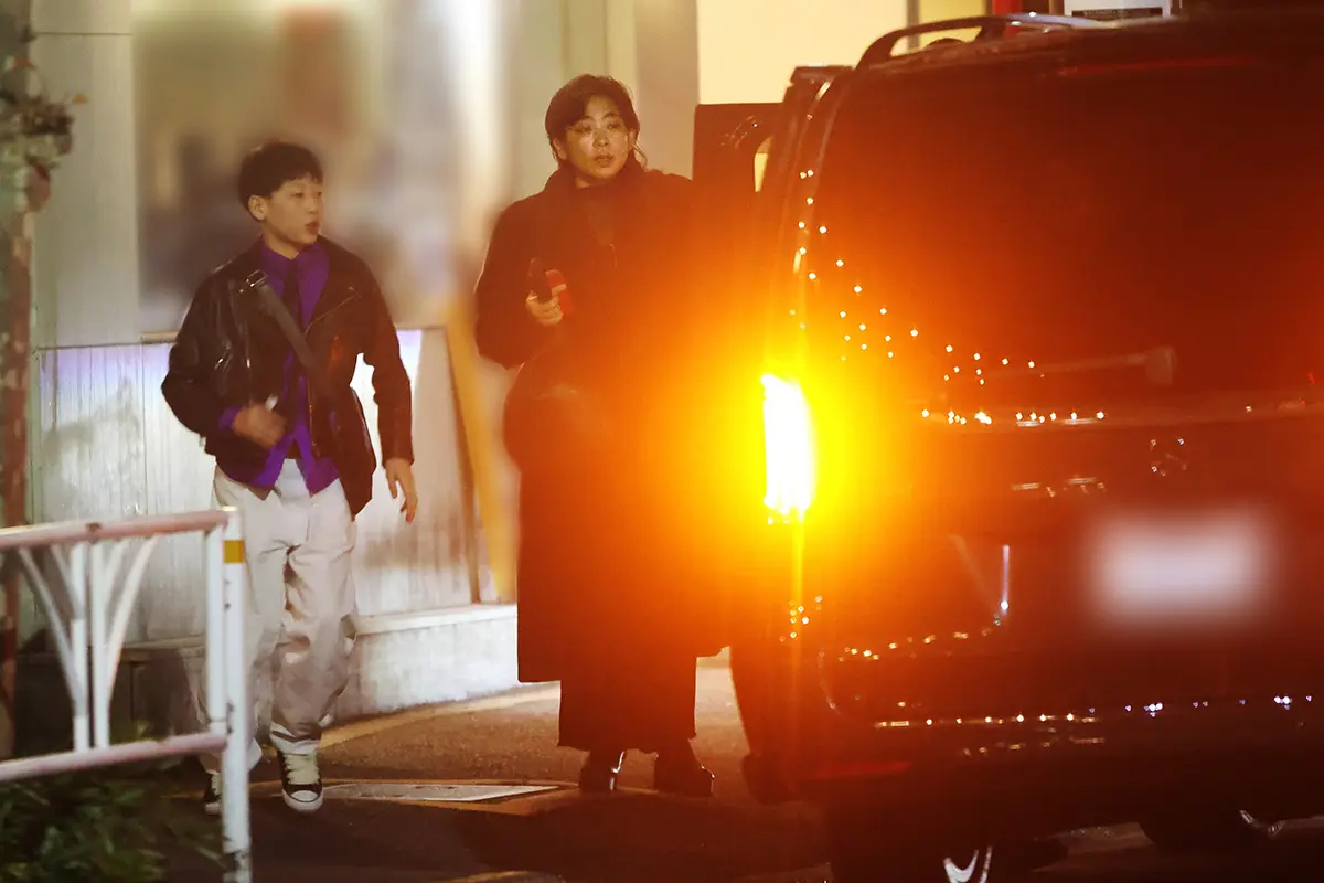 誕生日の本木雅弘、息子・UTAが幼少期の“激エモ家族ショット” 妻・内田也哉子も感謝「いっぱい助けてもらって」 1 2ねとらぼ