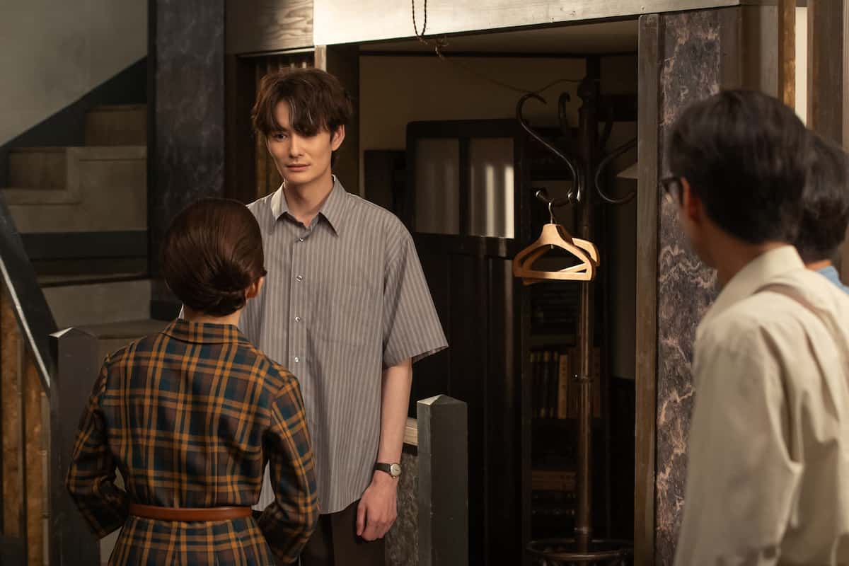 ◇『虎に翼』寅子の夫2人、優三＆航一の”奇跡”のハグショット 写真 ：中日スポーツ・東京中日スポーツ