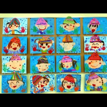 ヒツジさんのあったか手袋』 壁面飾り 可愛いヒツジさん達がミトンの編み物をしています。 子ども達が絵を描いたミトンも一緒に飾りましょう🐏 季刊保育雑誌「パプリカ」Gakken2023年秋号に掲載して頂きました。学研paprika幼稚園保育園幼稚園教諭保育士児童