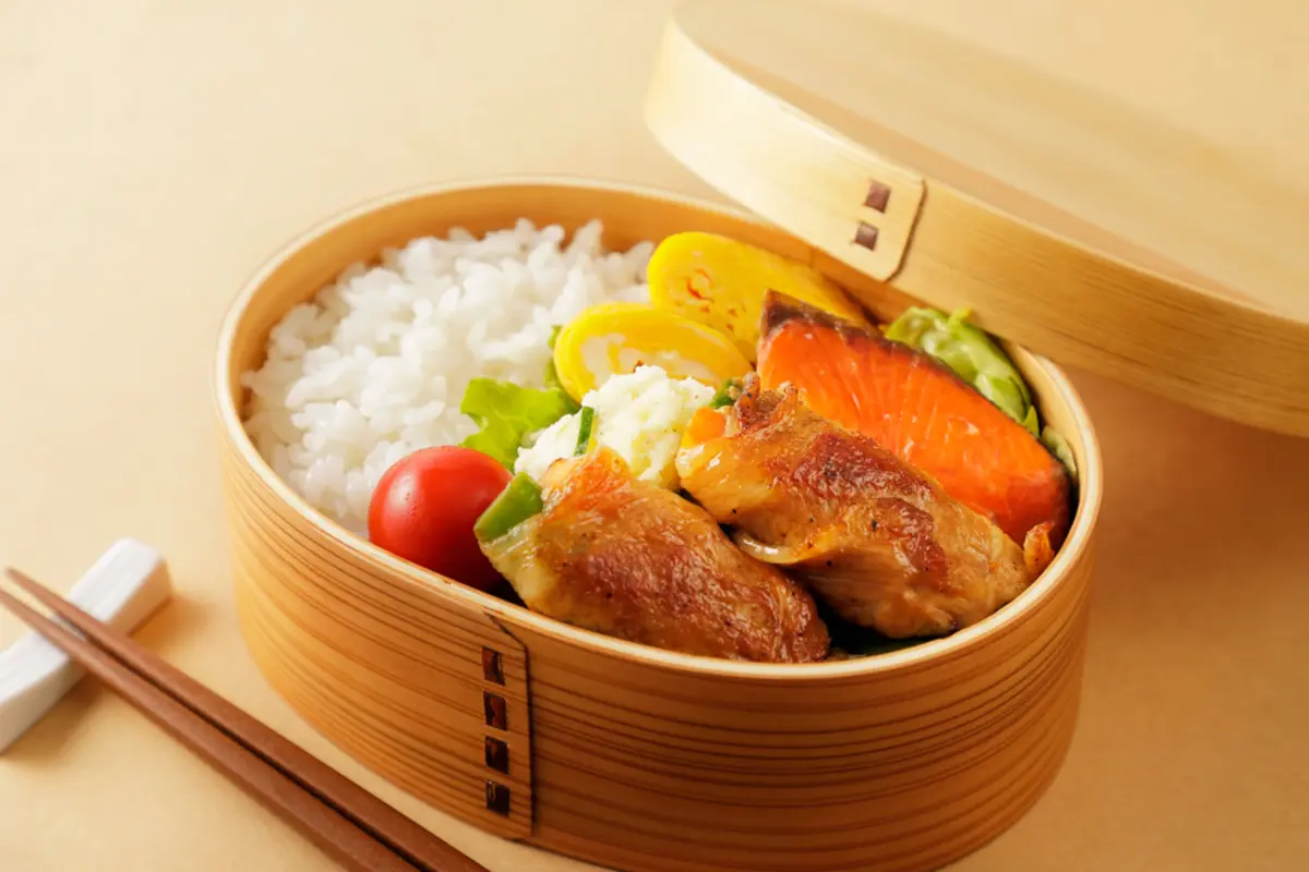 新婚旦那、愛妻弁当ポイッ！？ 「実は 捨てた」衝撃すぎる告白、ショック 4コマ母道場TRILL トリル