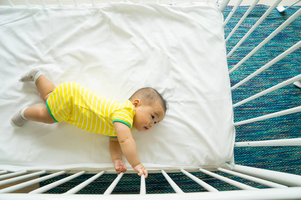 眠った赤ちゃん、起こさずベッドに移すには 抱っこして寝始めてから８分間待って : 読売新聞