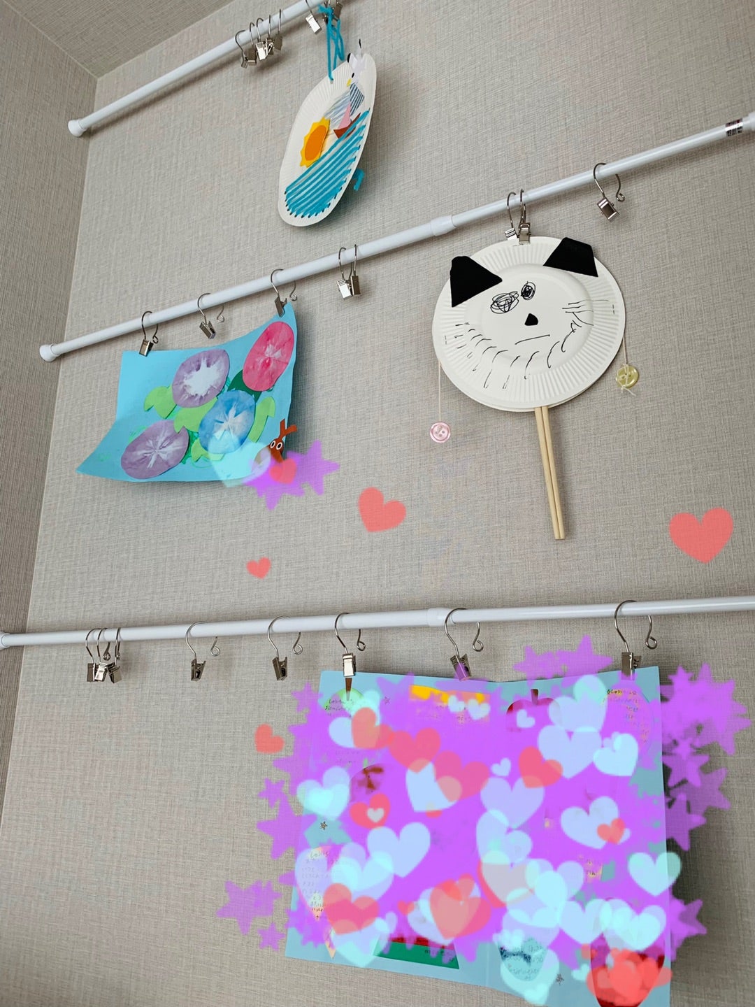 夏休み やっと子供の作品を飾る場所ができた！これはいいかも！ほんとうに必要な物しか持たない暮らし◇Keep LifeSimple◇〜インテリアのきろく