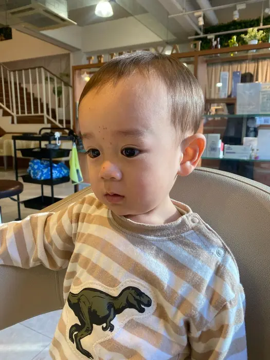 写真解説 1歳の男の子・女の子の赤ちゃんの簡単セルフヘアカット！子育てメディア memorico