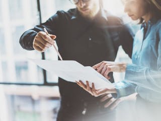 男性100人に聞いた 職場で見せる「惚れてるサイン」とは？ 職場恋愛の3つの注意点を紹介Oggi.jp