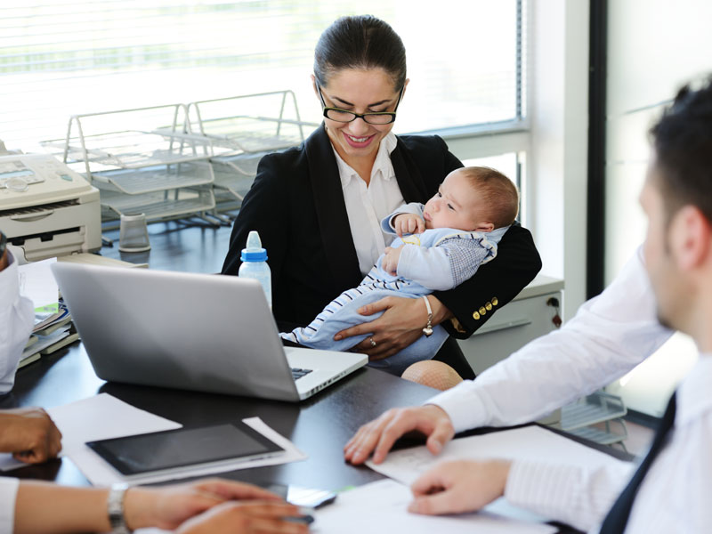 季節をまたげる ママ業ネイビー服 ブランド８選！甘キレイなコーデまとめVERY